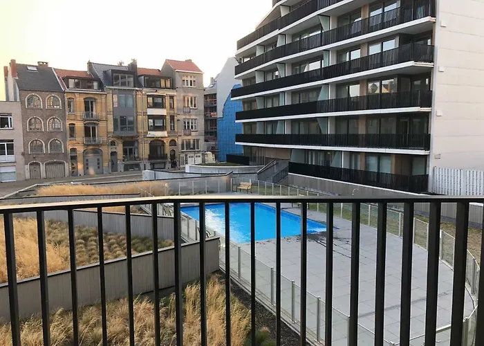 Crystal - Pool & Ostend